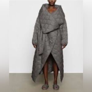 Skims quilted duvet robe in gunmetal size medium